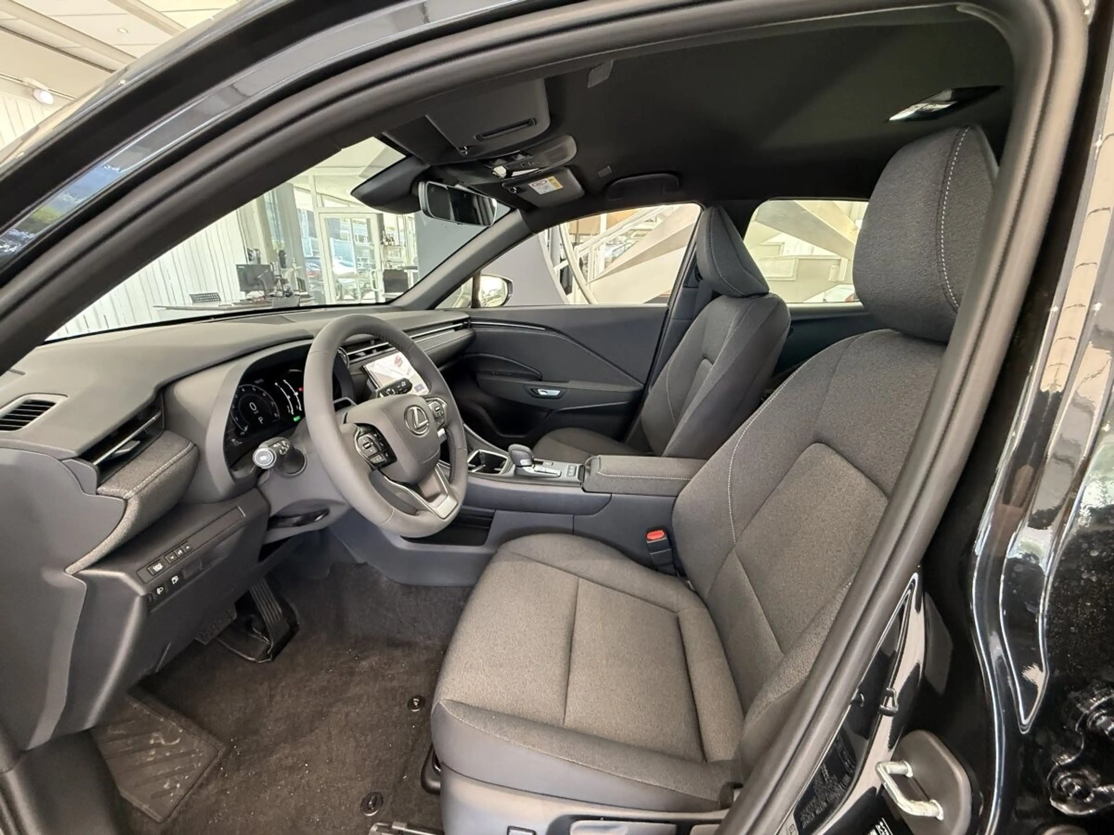 Lexus LBX FWD Basis — photo 12