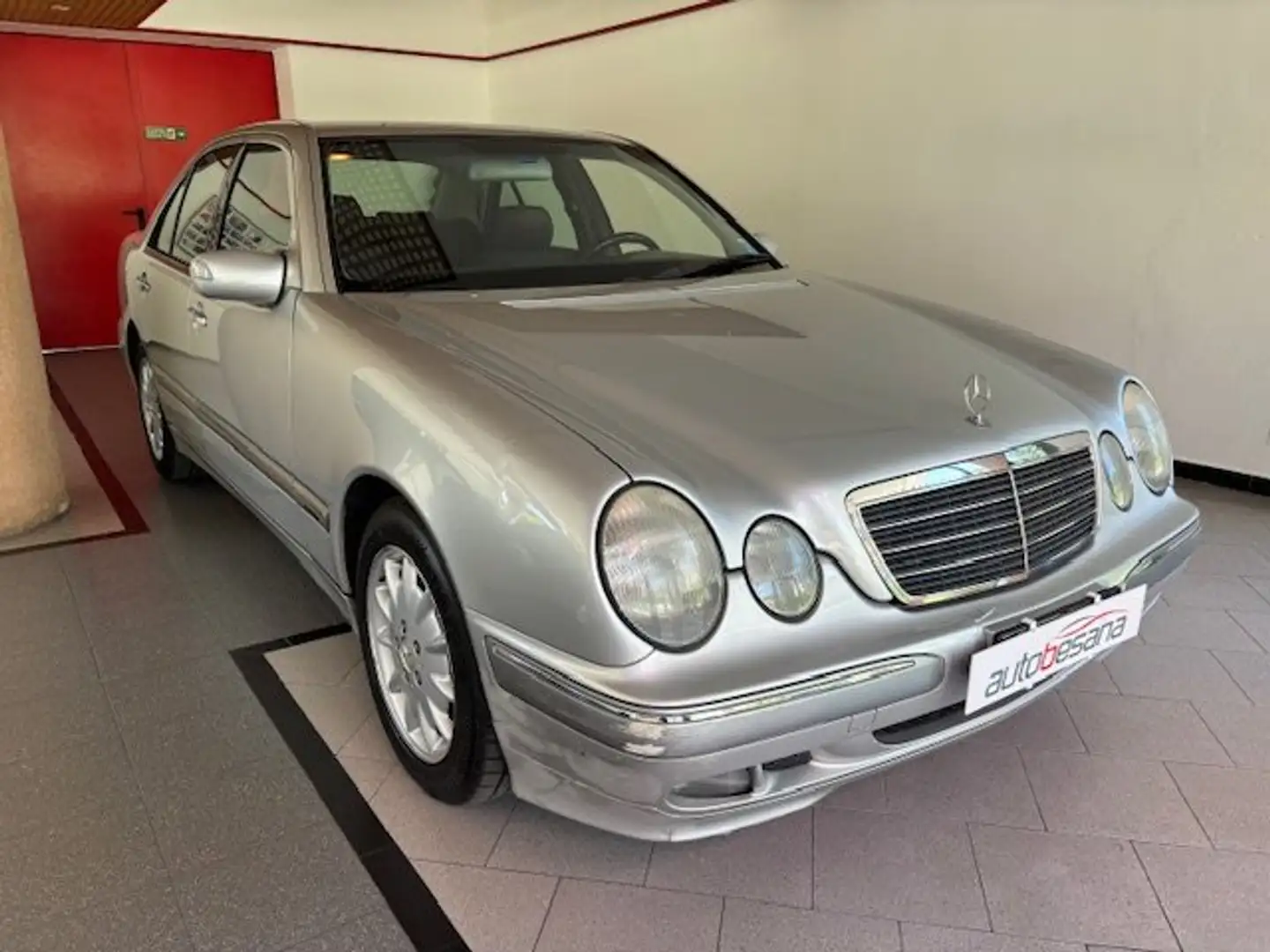 Mercedes-Benz E 220 W210 Berlina td cdi Elegance Argento - 2