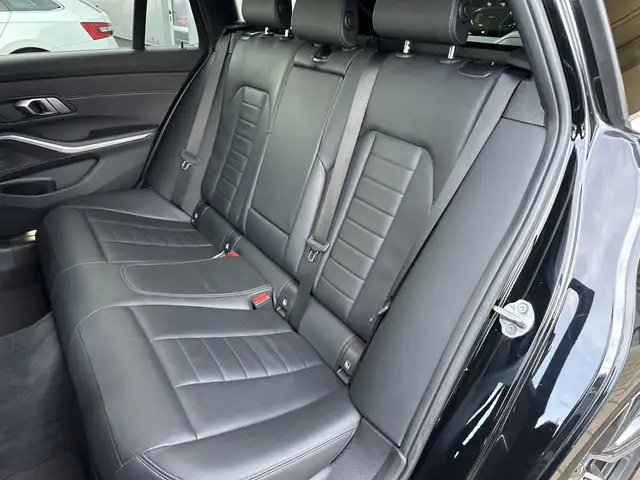 BMW 3 Series view 13
