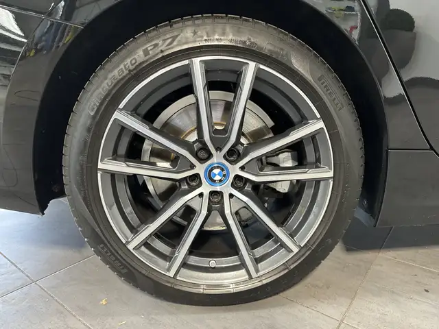BMW 3 Series view 3
