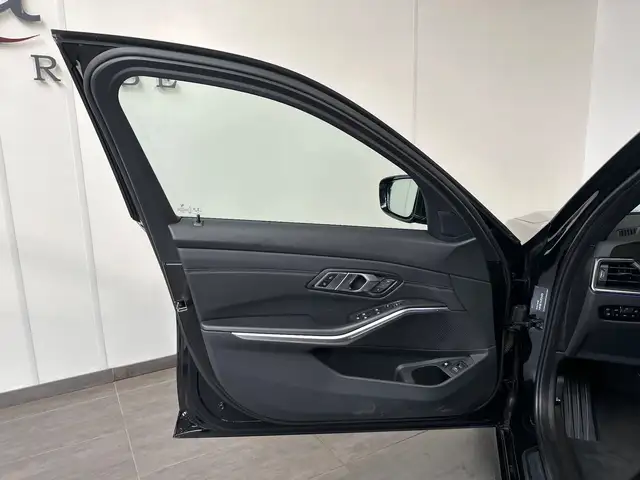BMW 3 Series view 6