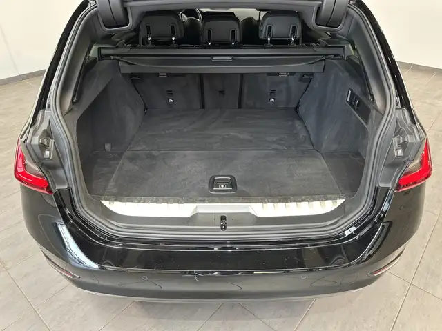 BMW 3 Series view 8