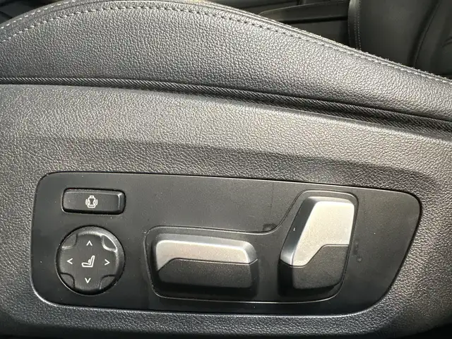 BMW 3 Series view 10