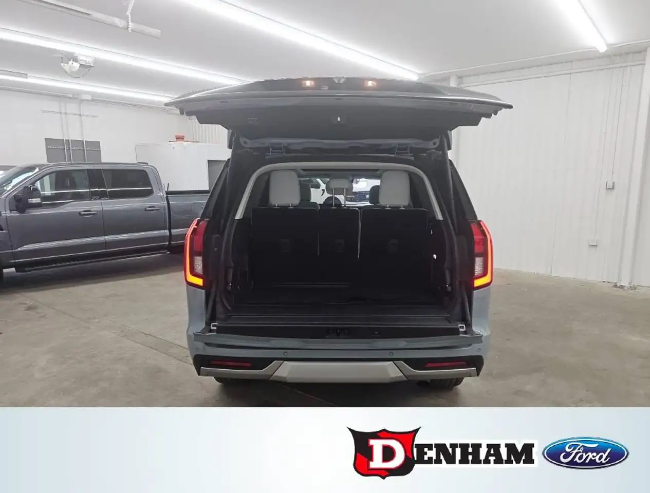 Ford Expedition снимка Ford Expedition