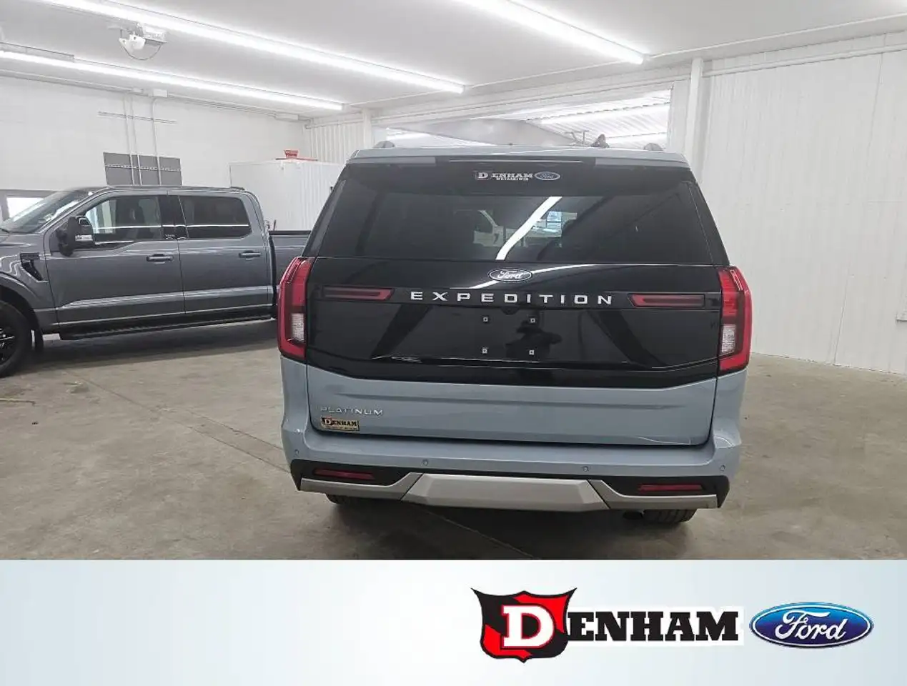 Ford Expedition снимка Ford Expedition