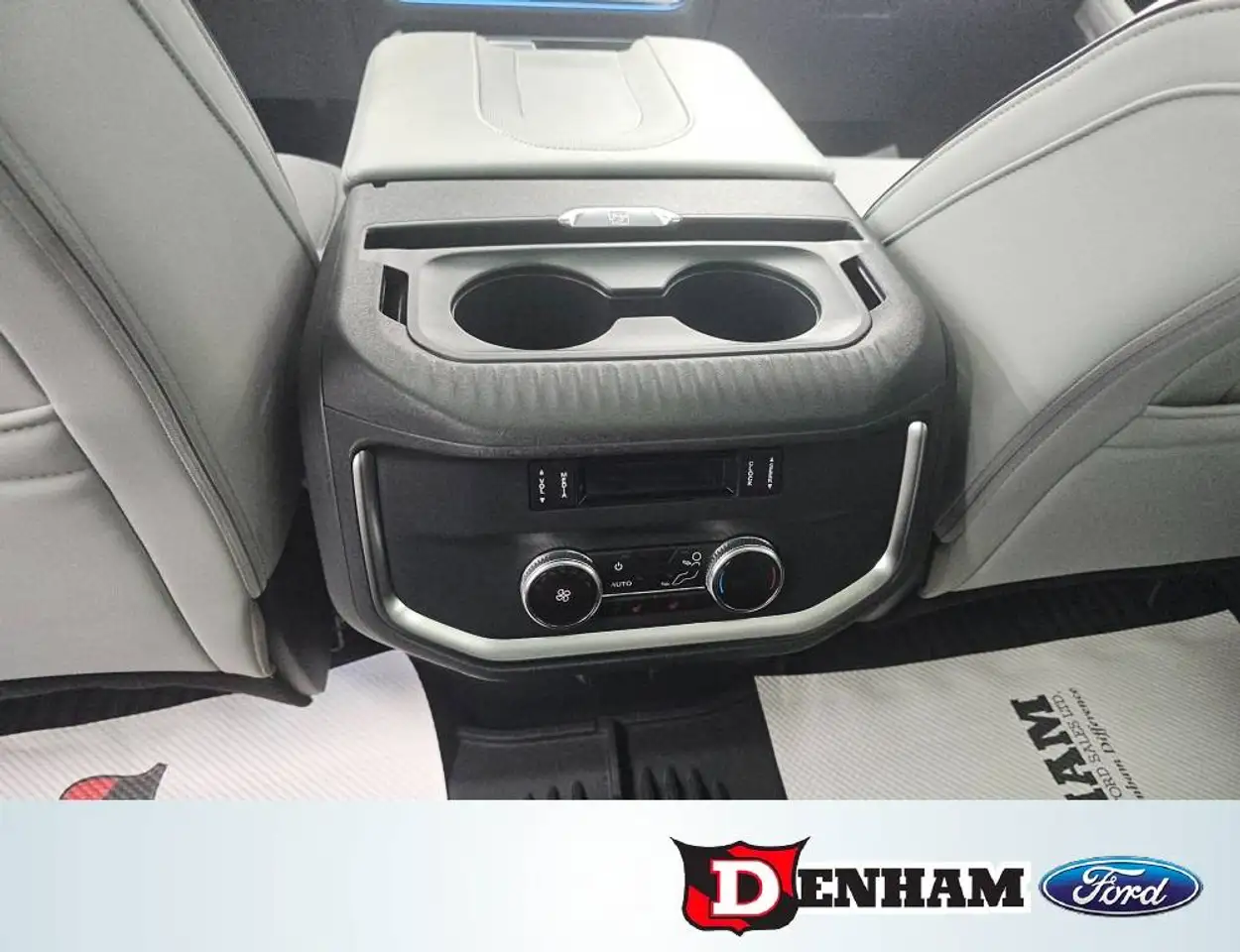 Ford Expedition снимка Ford Expedition