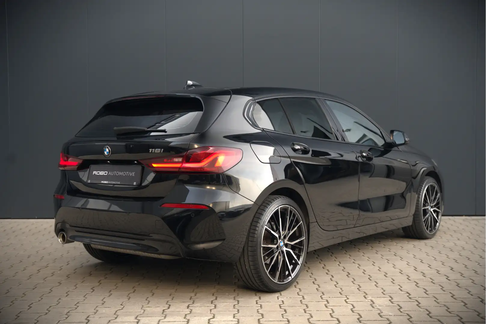 BMW 118 1-serie 118i High Executive Edition | Virtual Dash Schwarz - 2