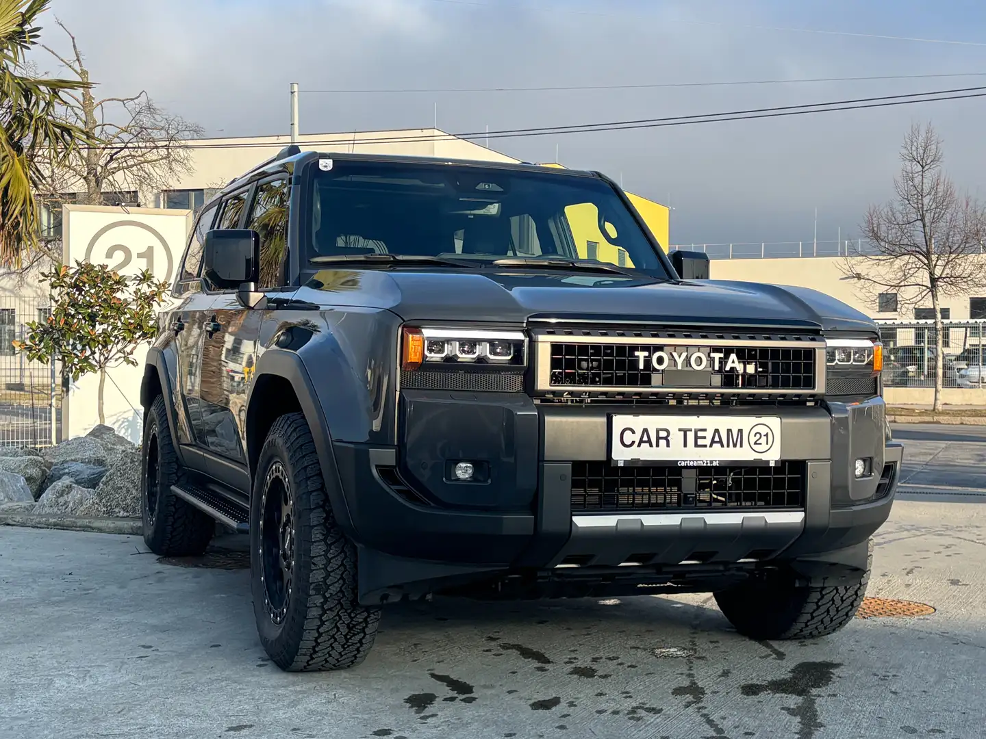 Toyota Land Cruiser - 2