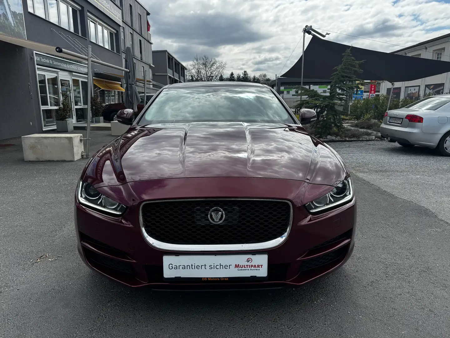 Jaguar XE 20d Portfolio Aut. *Gepflegter Zustand; PANO; ACC* Rot - 2