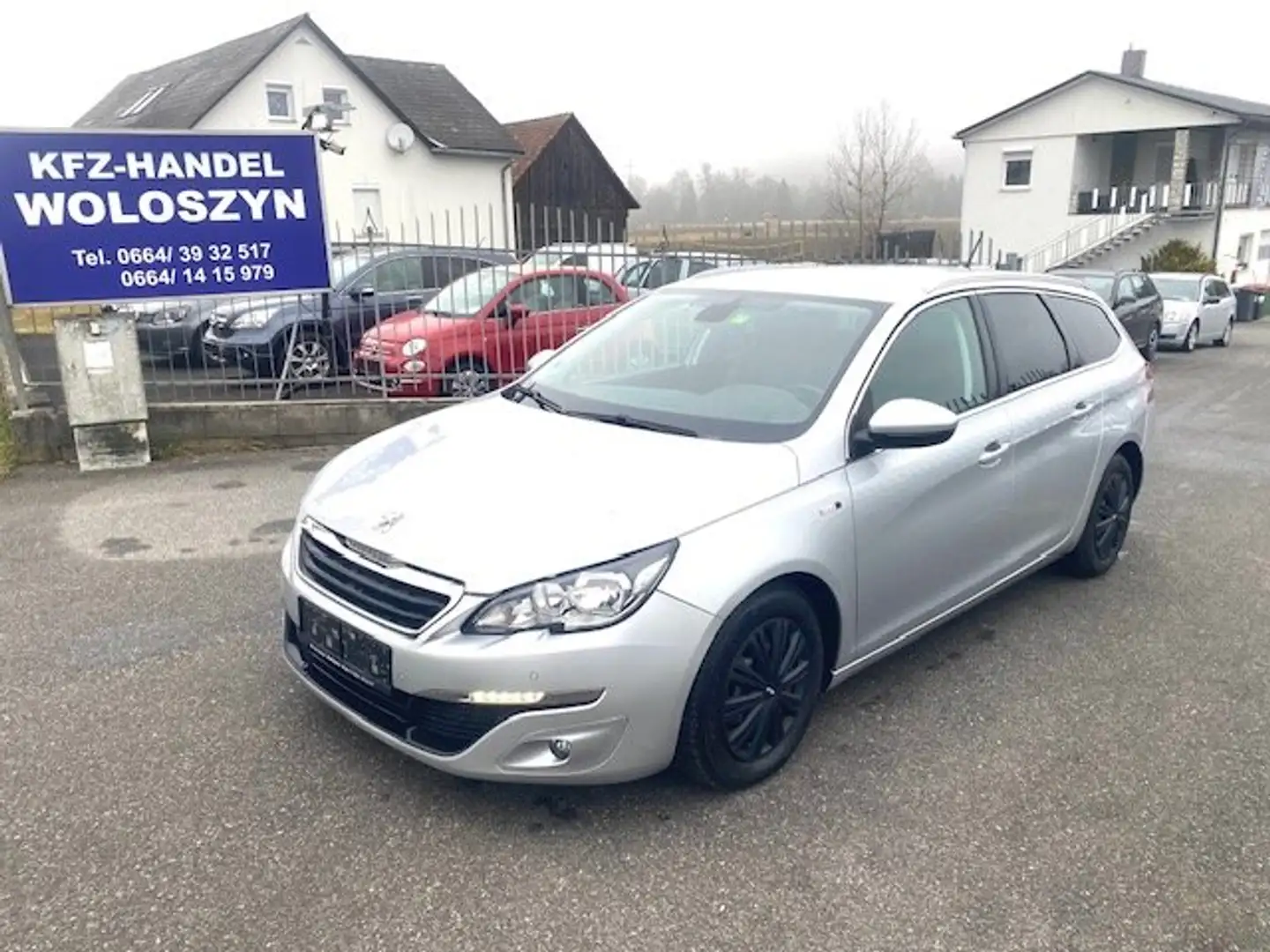 Peugeot 308 308 SW 1,6 e-HDI 115 FAP Allure NEUES PICKERL Silber - 1