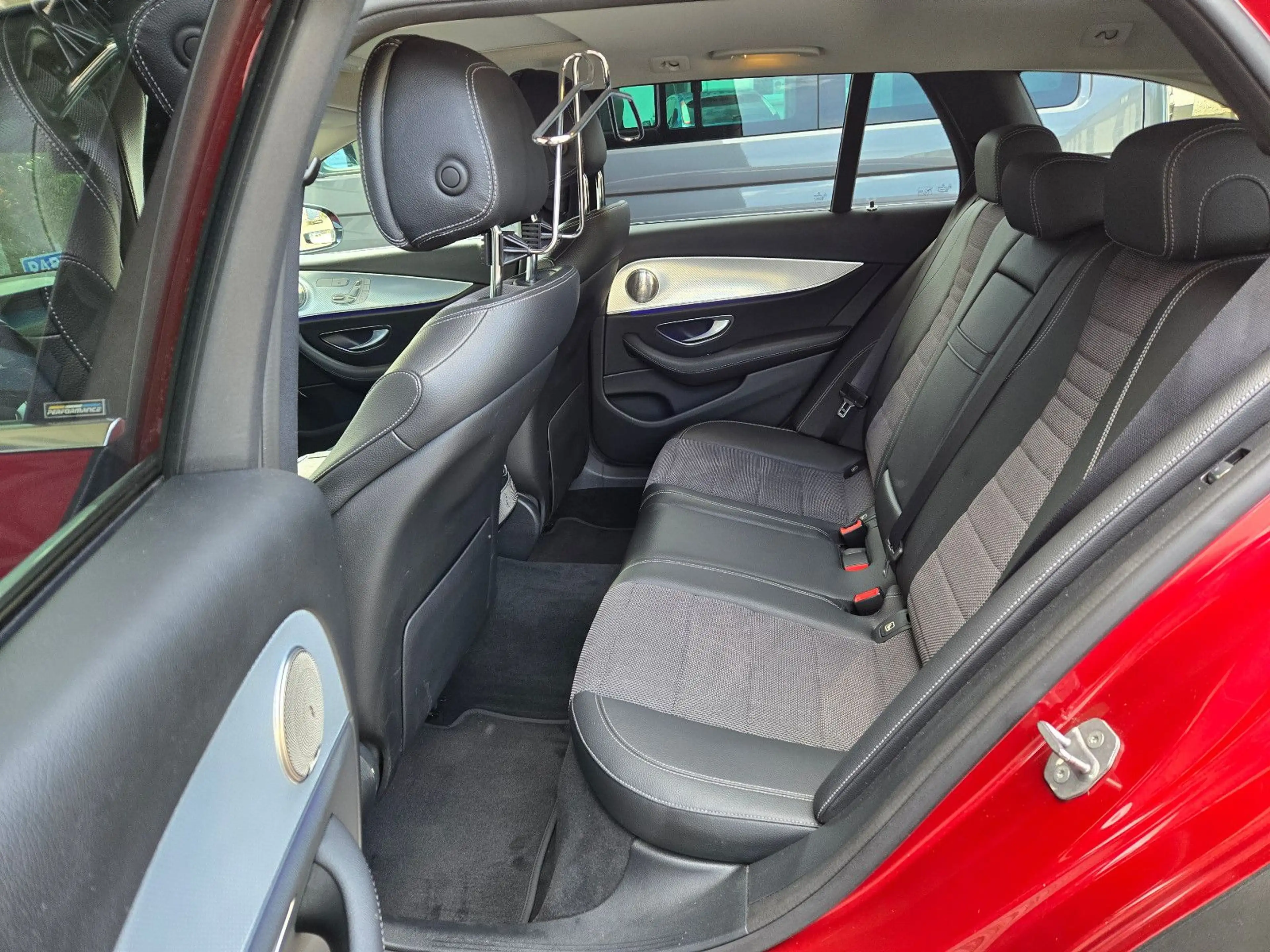 Mercedes-Benz E 350 E T 4Matic All-Terrain / Avantgarde — photo 12