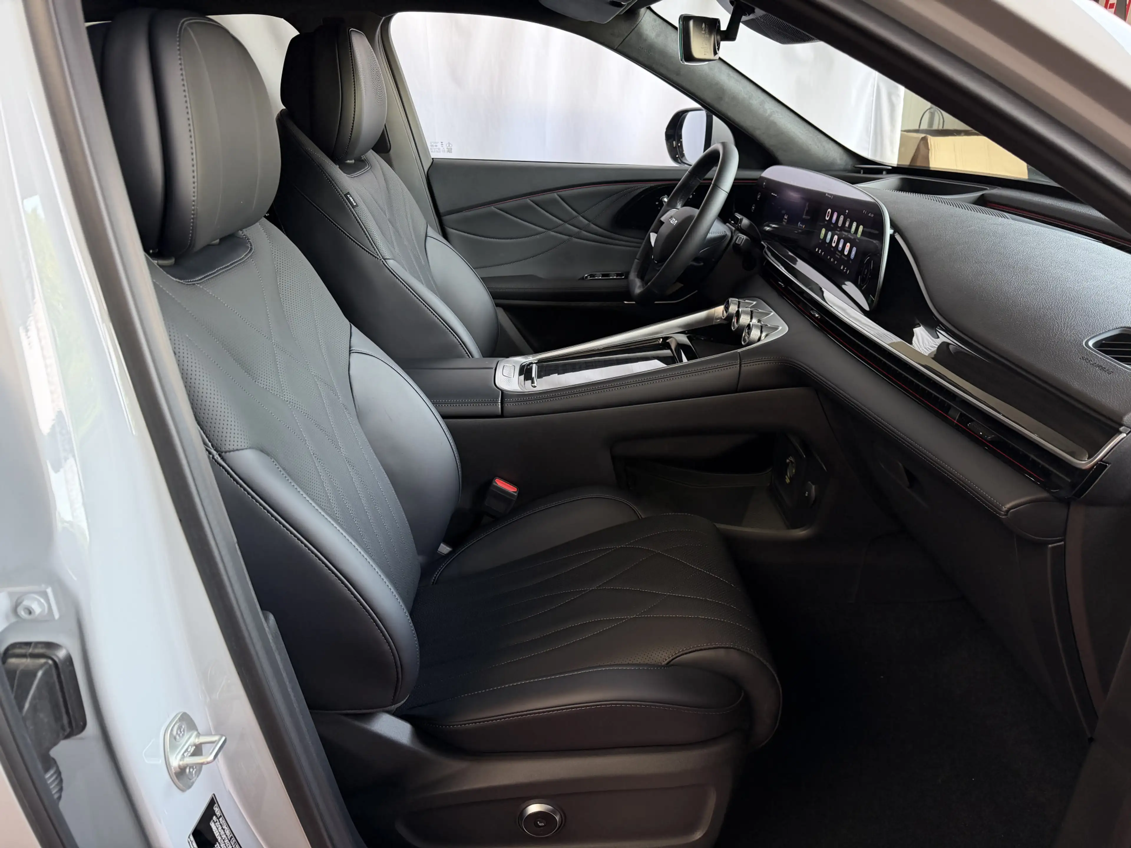 Omoda 9 OMODA 9 PREMIUM AWD 538 PK 145 KM ELEC 1000 KM TOT — photo 46