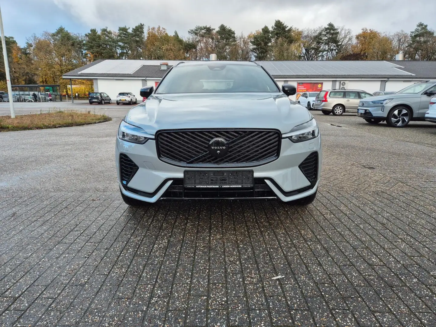 Volvo XC60 Ultra Black Edition Recharge Plug-In Hybrid Grau - 2