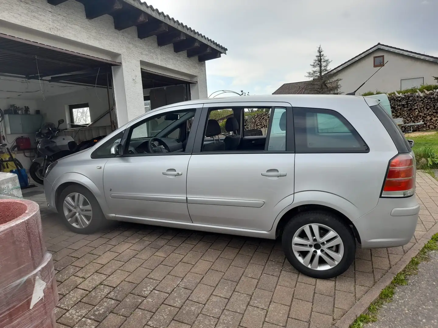 Opel Zafira Zafira Diesel 1.9 CDTI Stříbrná - 1