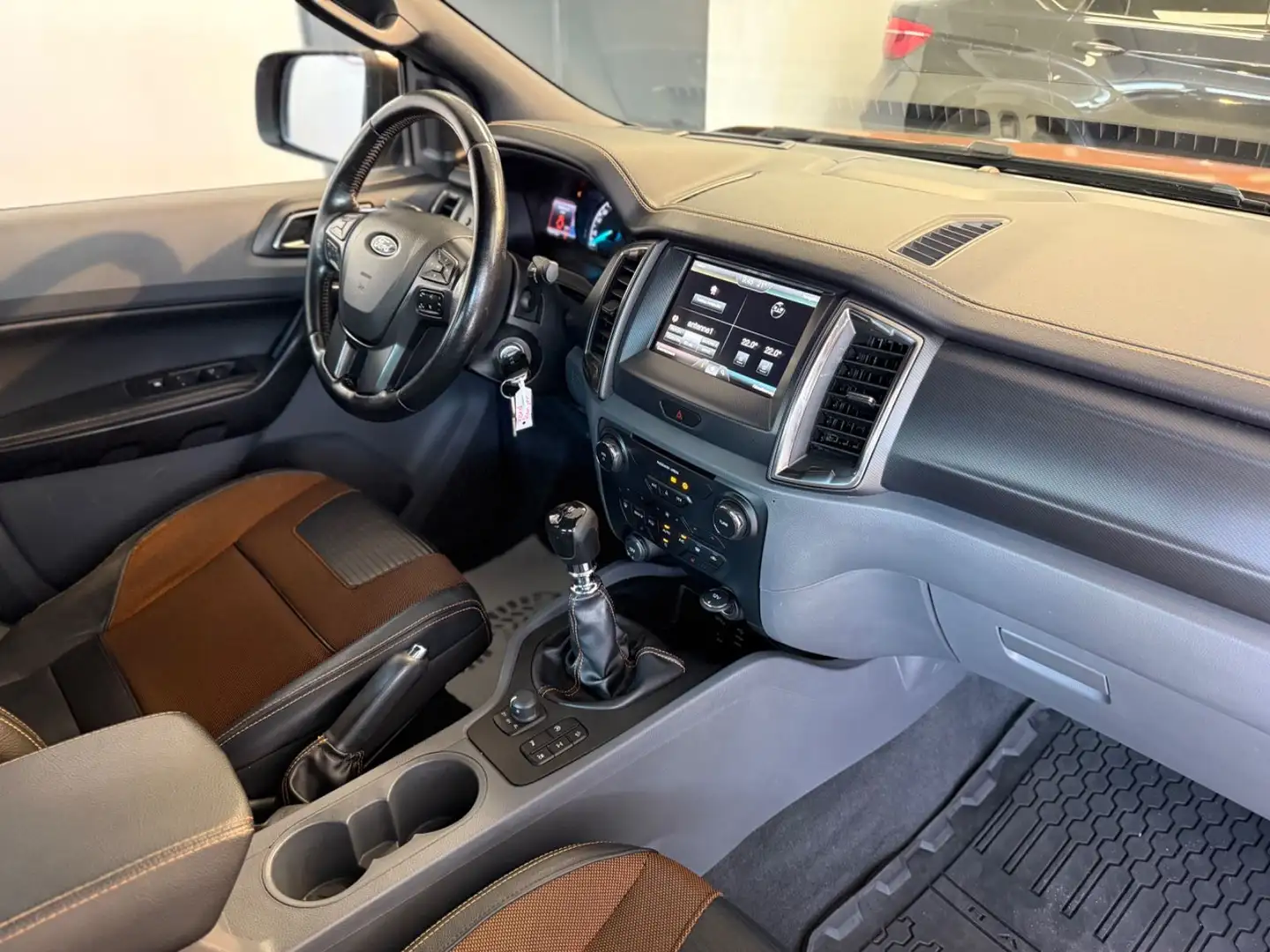 Ford Ranger RANGER WILDTRAK 3.2 TDCI DOKA LEDER*NAVI*AHK*4x4 Orange - 2
