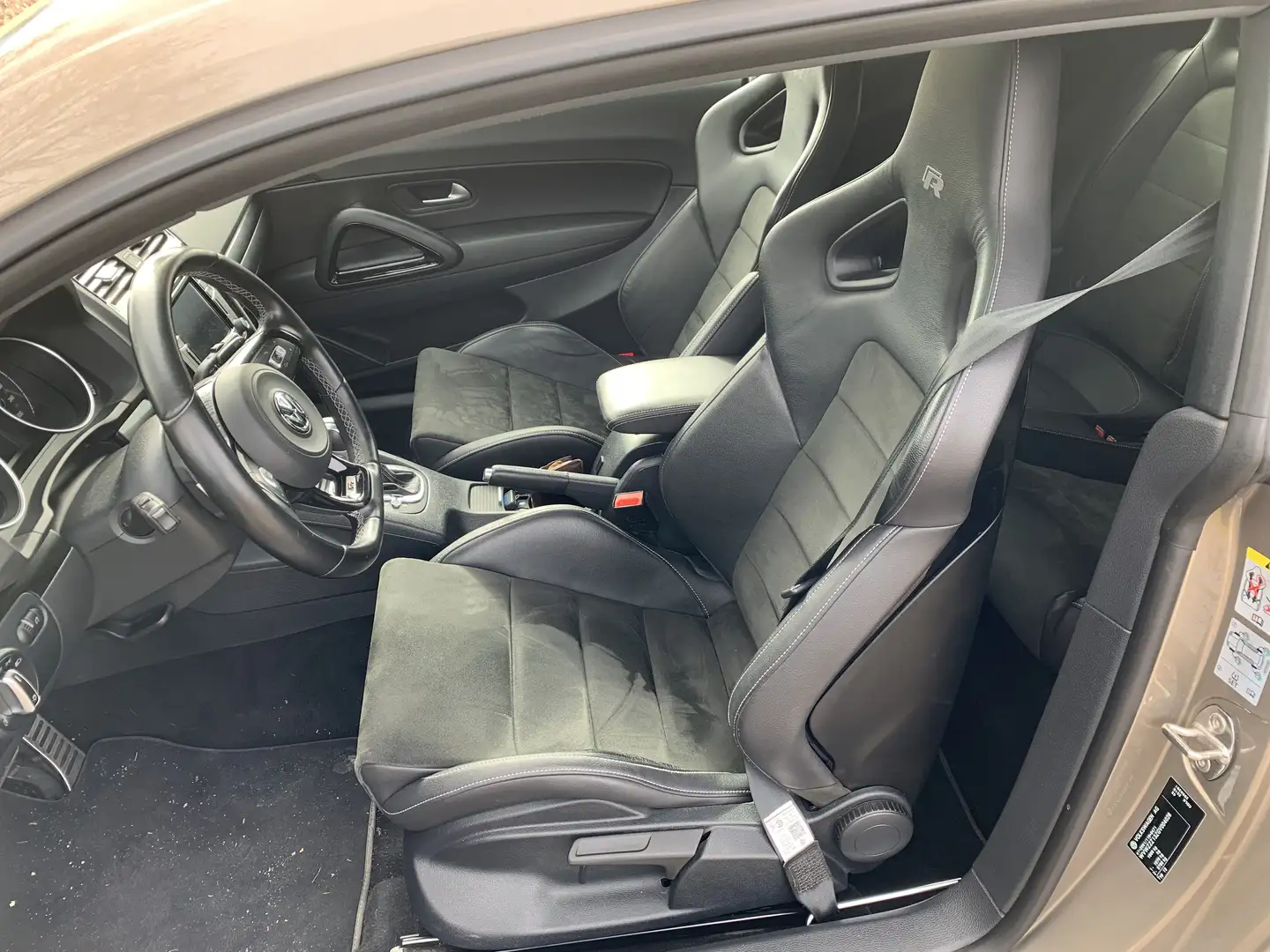 Volkswagen Scirocco 2,0 TSI R DSG Gold - 2