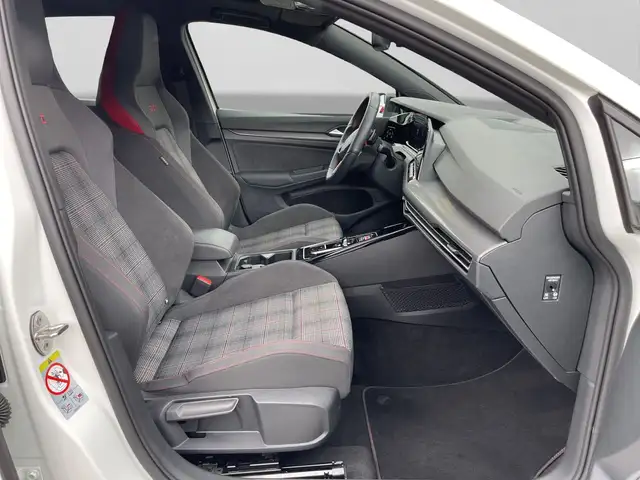 Volkswagen Golf view 4