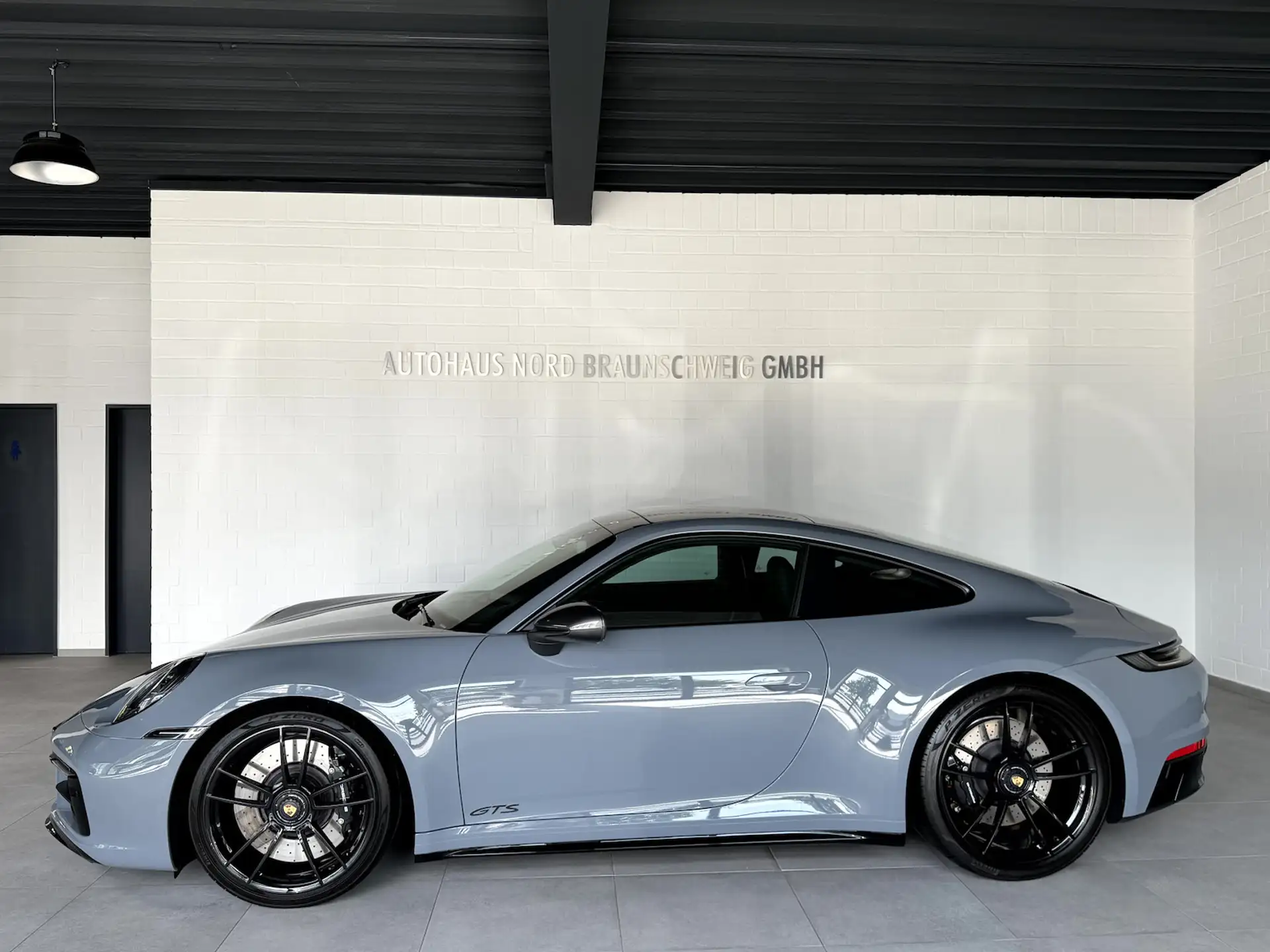 Porsche 911 911 Carrera GTS Coupe 2025 화이트 사진 3