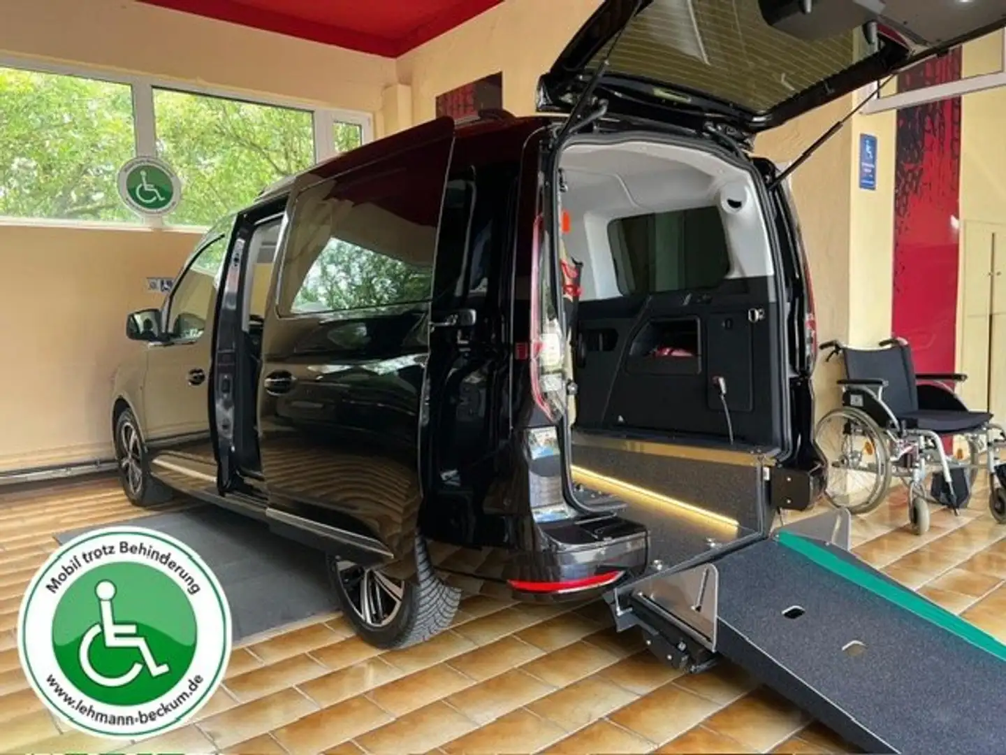 Volkswagen Caddy Maxi Style Rollstuhlrampe Futuresafe Pan digCo Kam Schwarz - 1