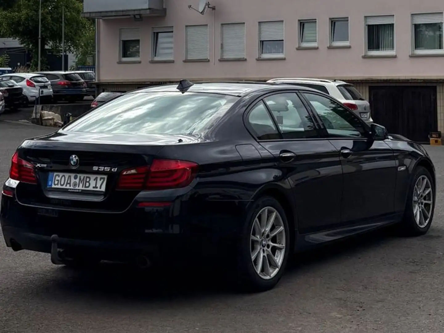 BMW 535 Baureihe 5 Lim. 535 d xDrive MOTORSCHADEN Zwart - 2