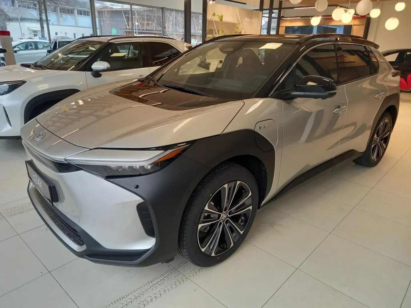 Toyota bZ4X Allrad Elektro 71,4kWh Aut. Silber - 1