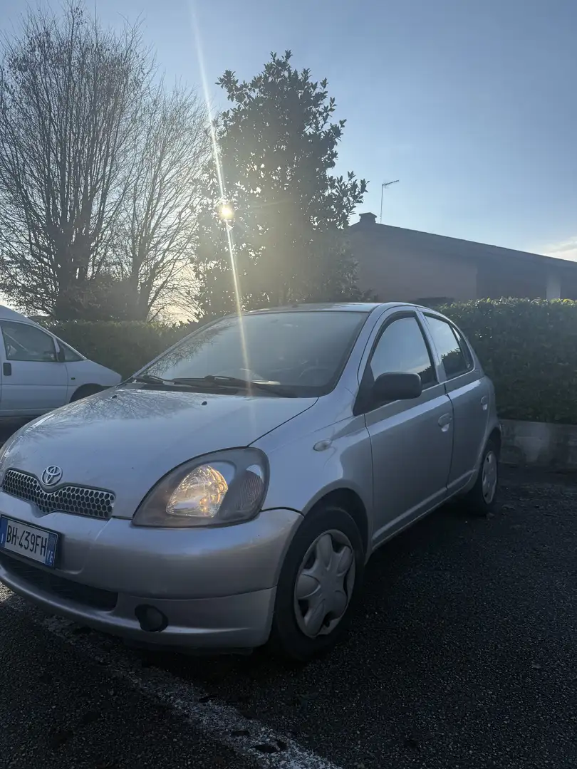 Toyota Yaris 5p 1.0 Sol - 1