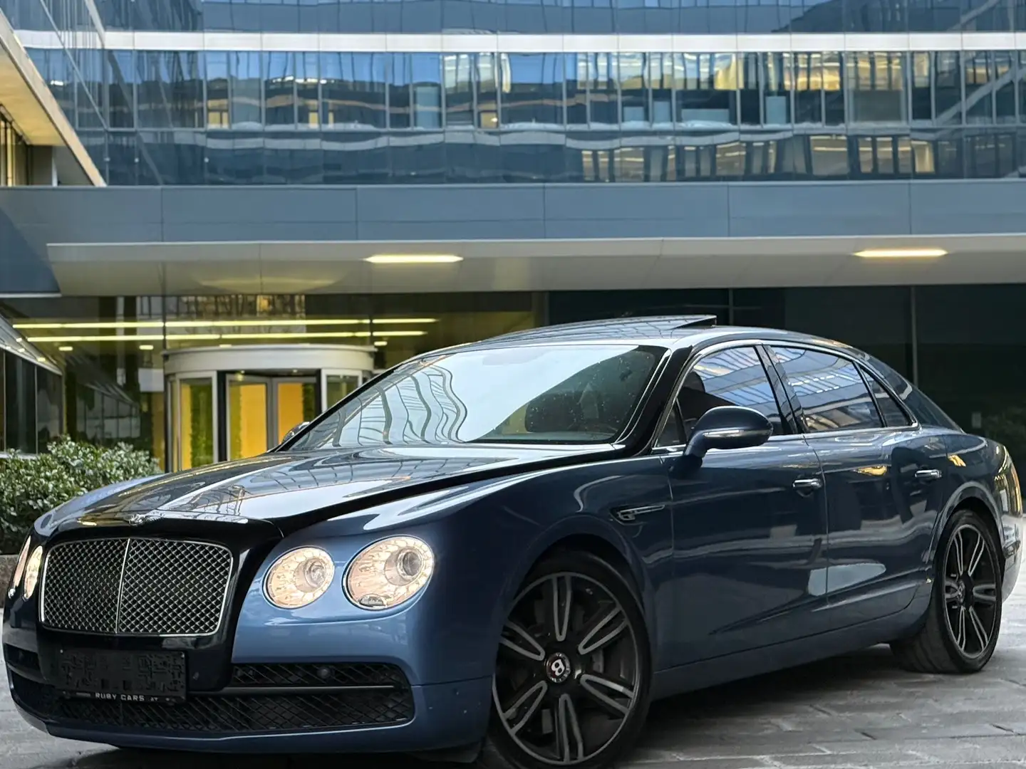 Bentley Flying Spur Continental Flying Spur V8 Blau - 1