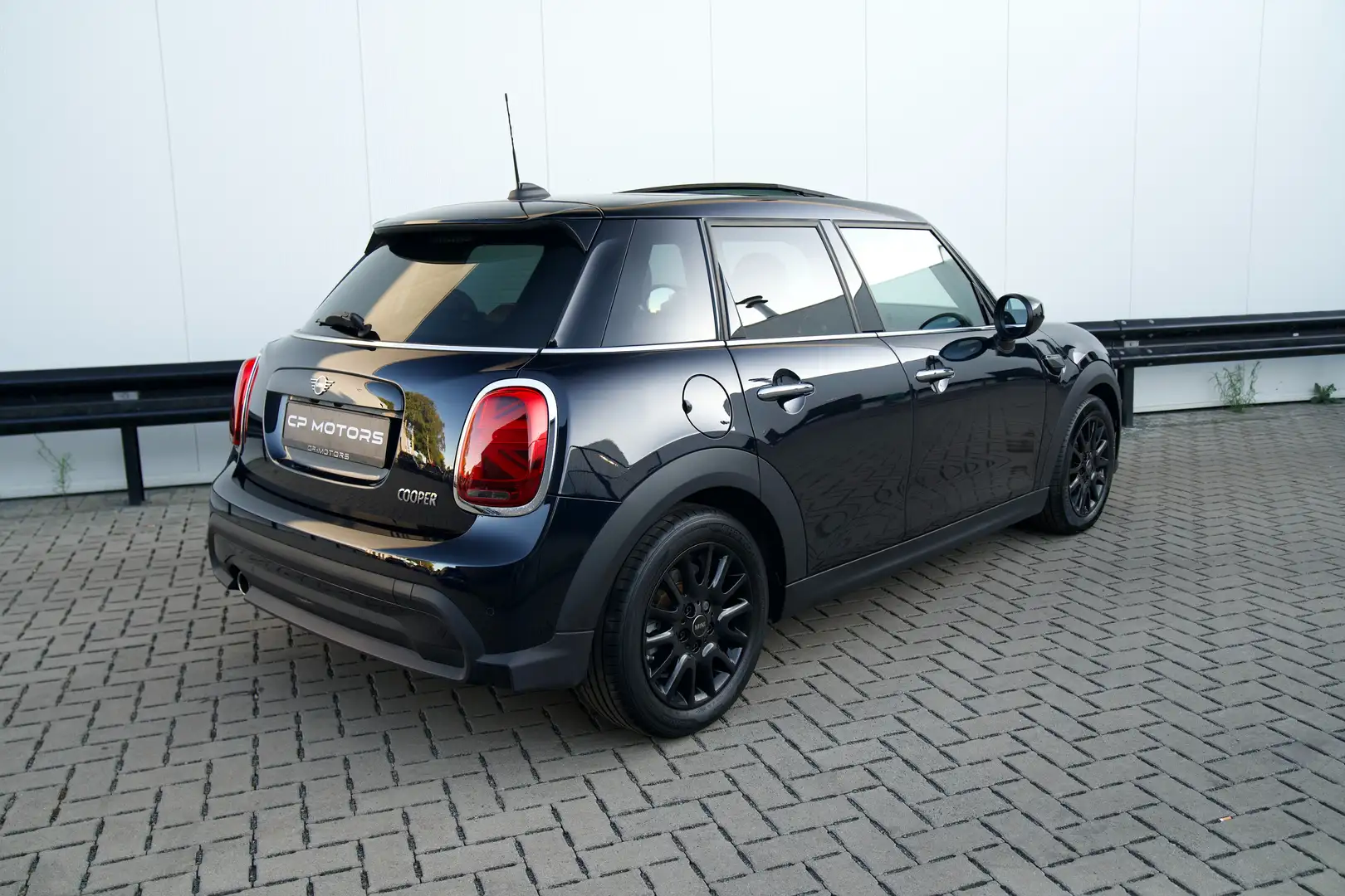 MINI Cooper 5-DEURS | PANO | H&K | APPLE CARPLAY | CAMERA Zwart - 2