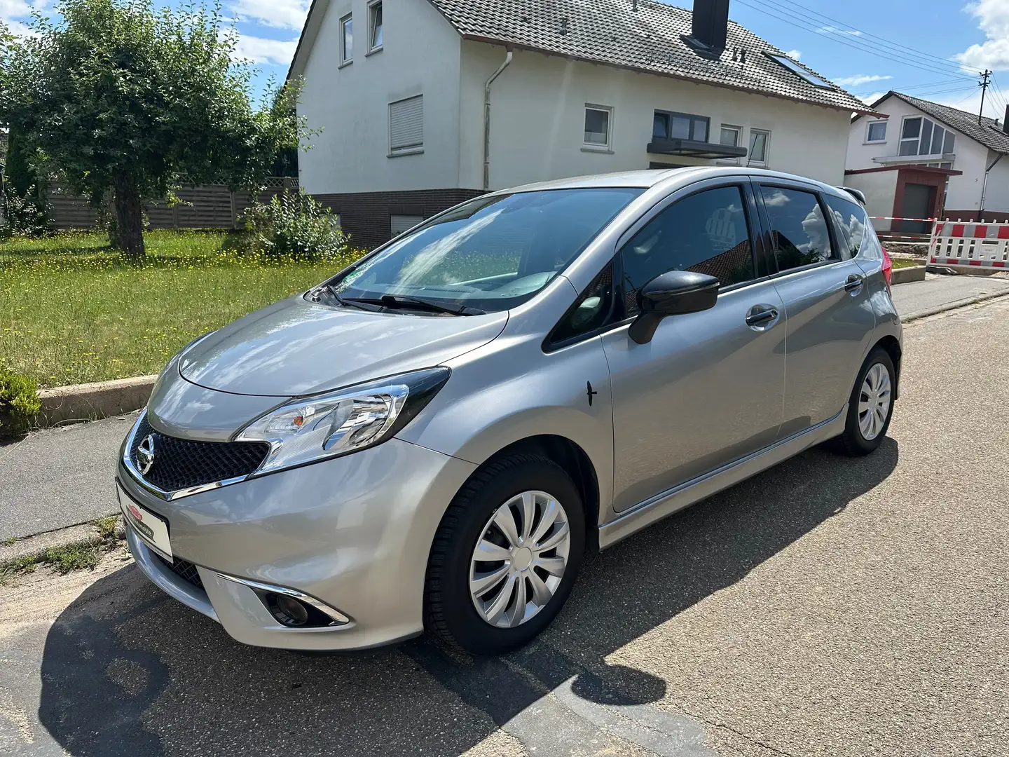 Nissan Note Black Edition *Navi*AHK*2.Hand*Nur 76tkm*HU 4/27 Szary - 1