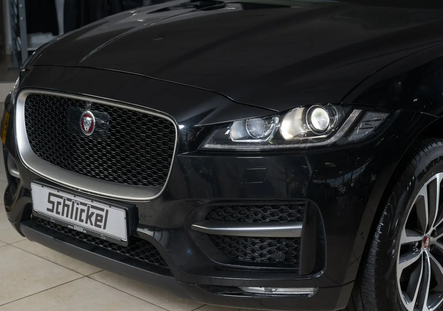 Jaguar F-Pace 20d R-Sport Navi ACC 360°Kamera Panoramaschiebe Schwarz - 2
