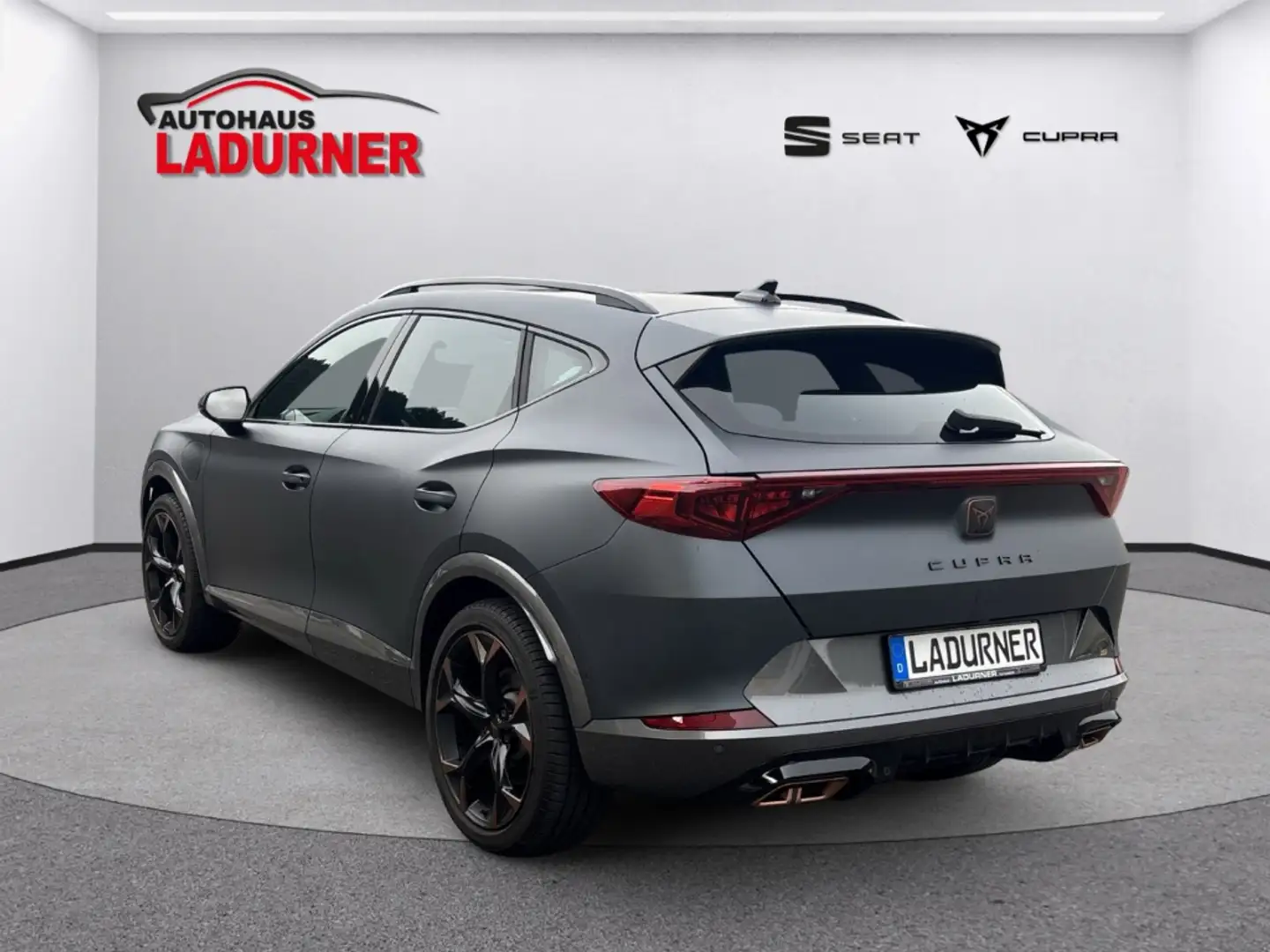 CUPRA Formentor VZ 1.4 245PS *PANODACH+AHK+MATRIX-LED Grau - 2