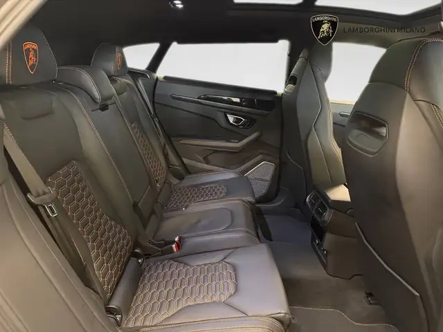 Lamborghini Urus view 9
