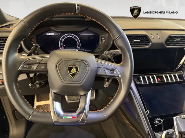 Lamborghini Urus view 12