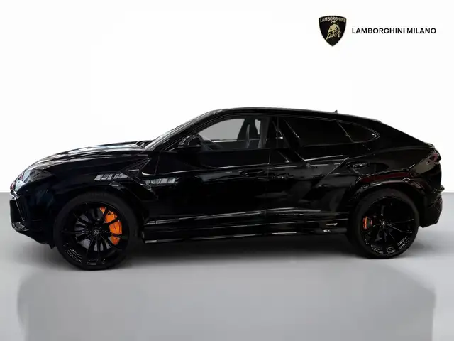 Lamborghini Urus view 2