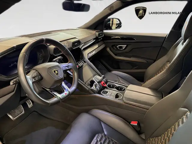 Lamborghini Urus view 10