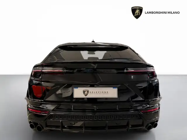 Lamborghini Urus view 4