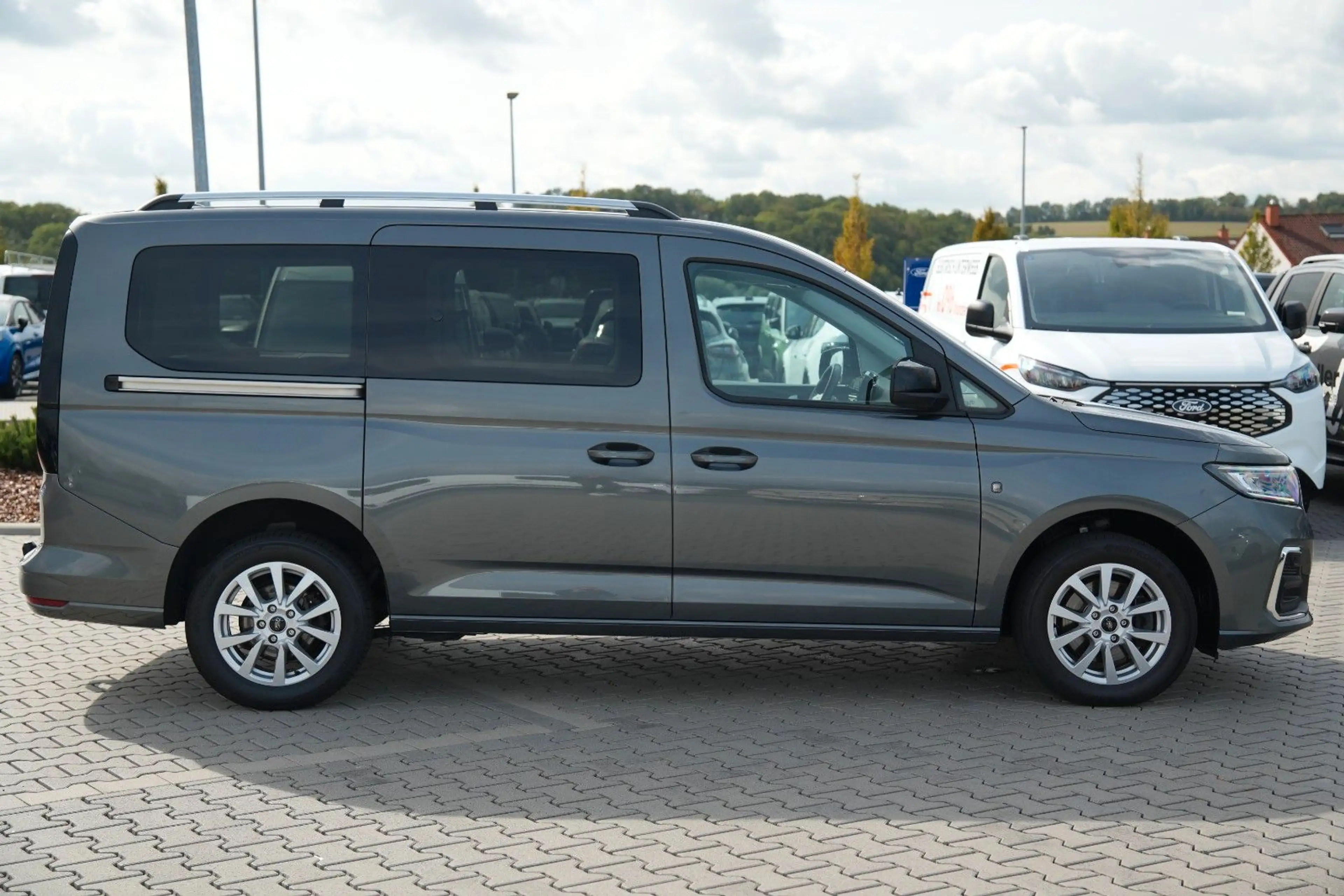 Ford Grand Tourneo Connect Titanium 2.0 EcoBlue — photo 11
