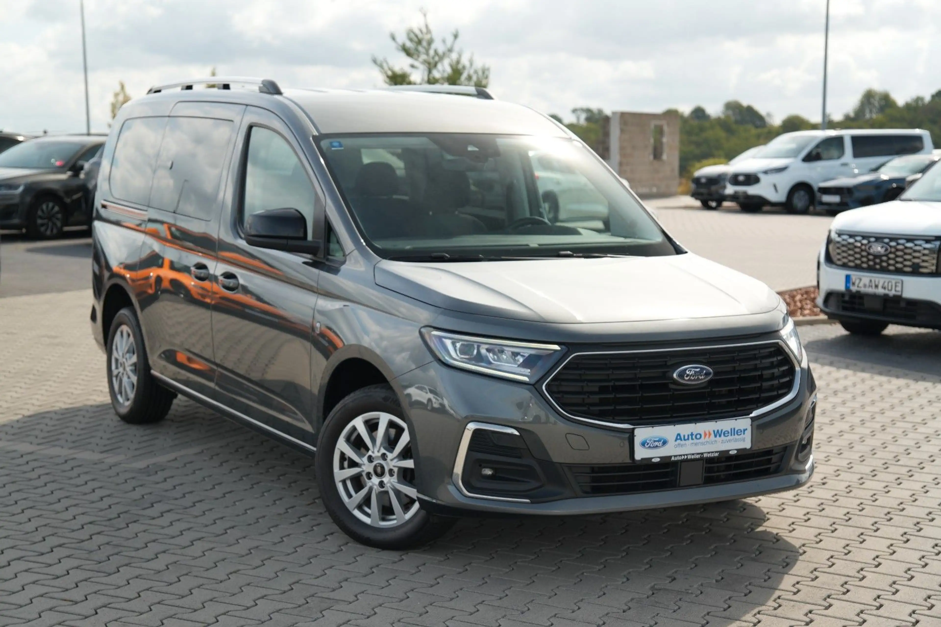 Ford Grand Tourneo Connect Titanium 2.0 EcoBlue — photo 2