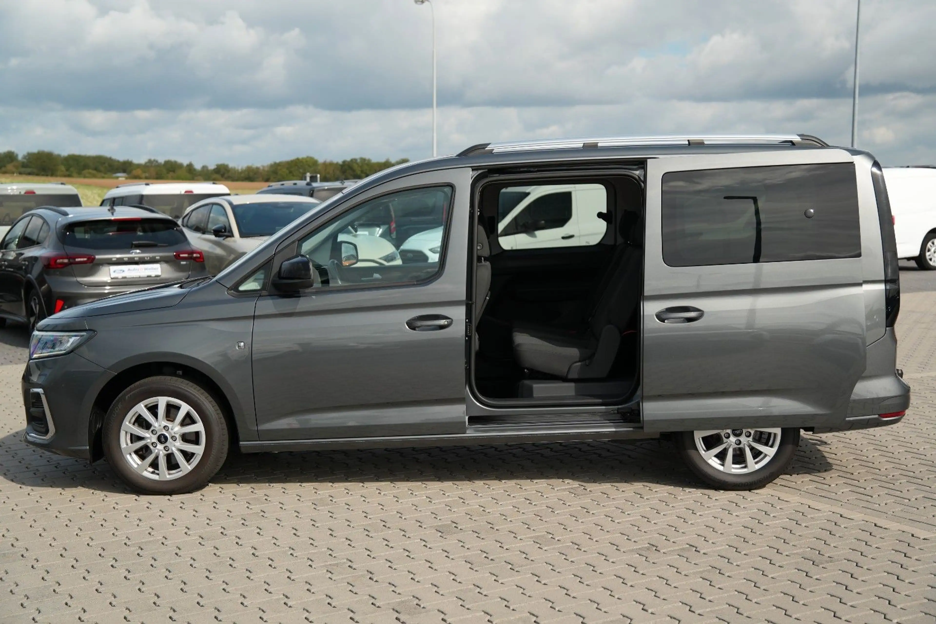 Ford Grand Tourneo Connect Titanium 2.0 EcoBlue — photo 5