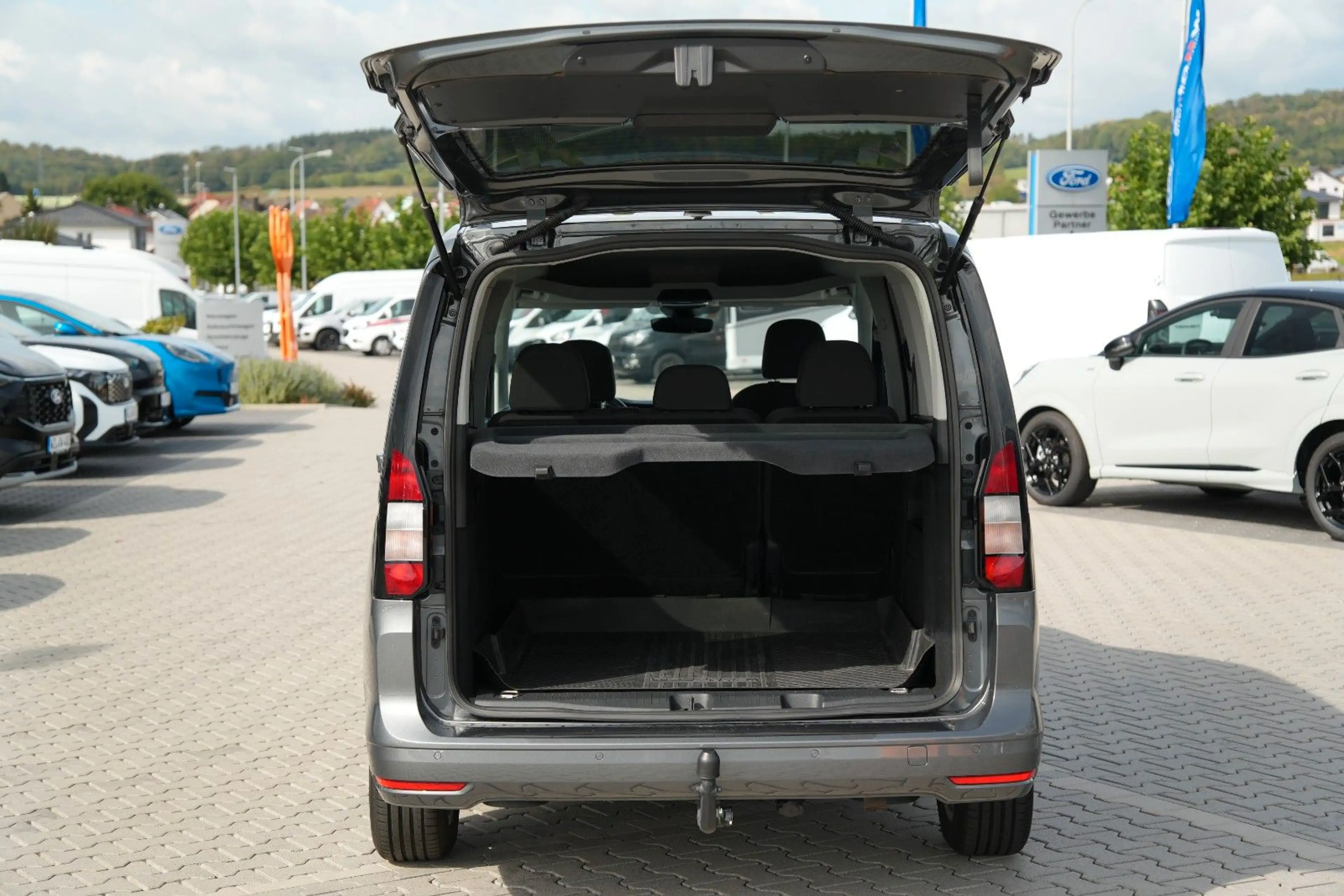 Ford Grand Tourneo Connect Titanium 2.0 EcoBlue — photo 8