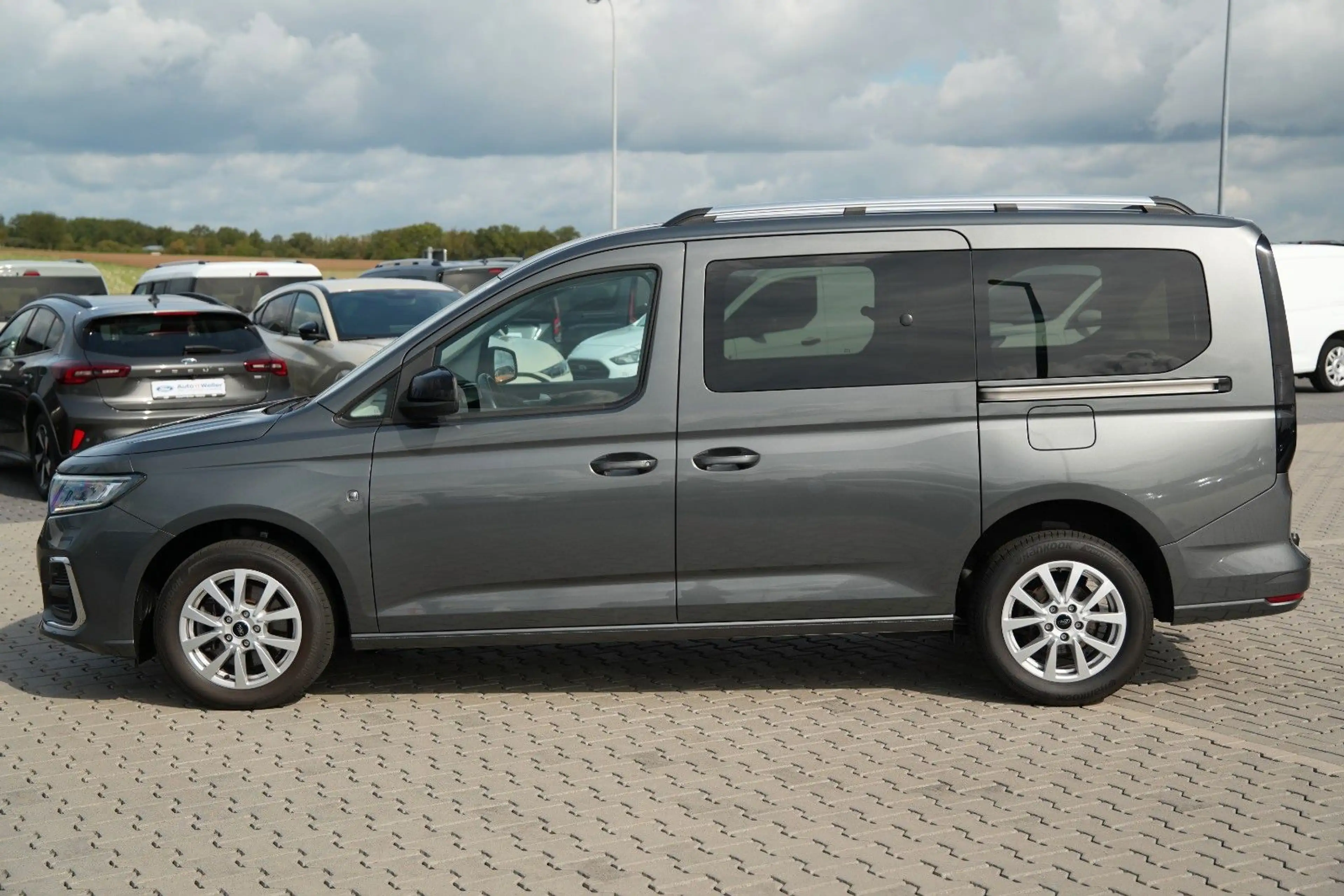 Ford Grand Tourneo Connect Titanium 2.0 EcoBlue — photo 4