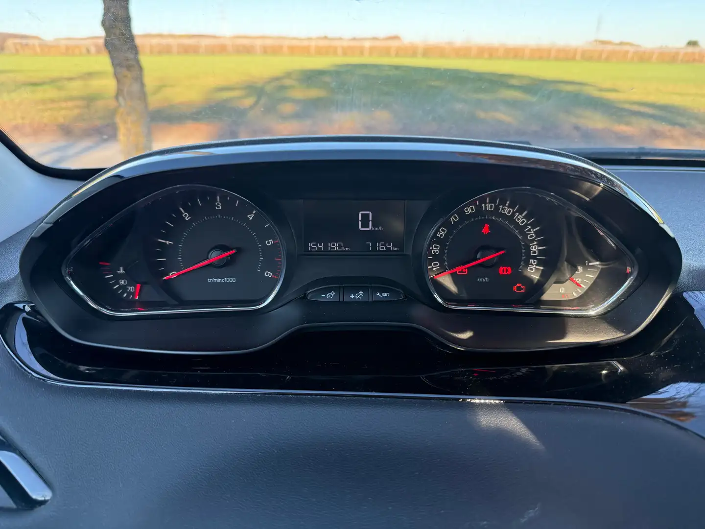 Peugeot 208 208 5D Active 1.4 HDi 68pk Argent - 1