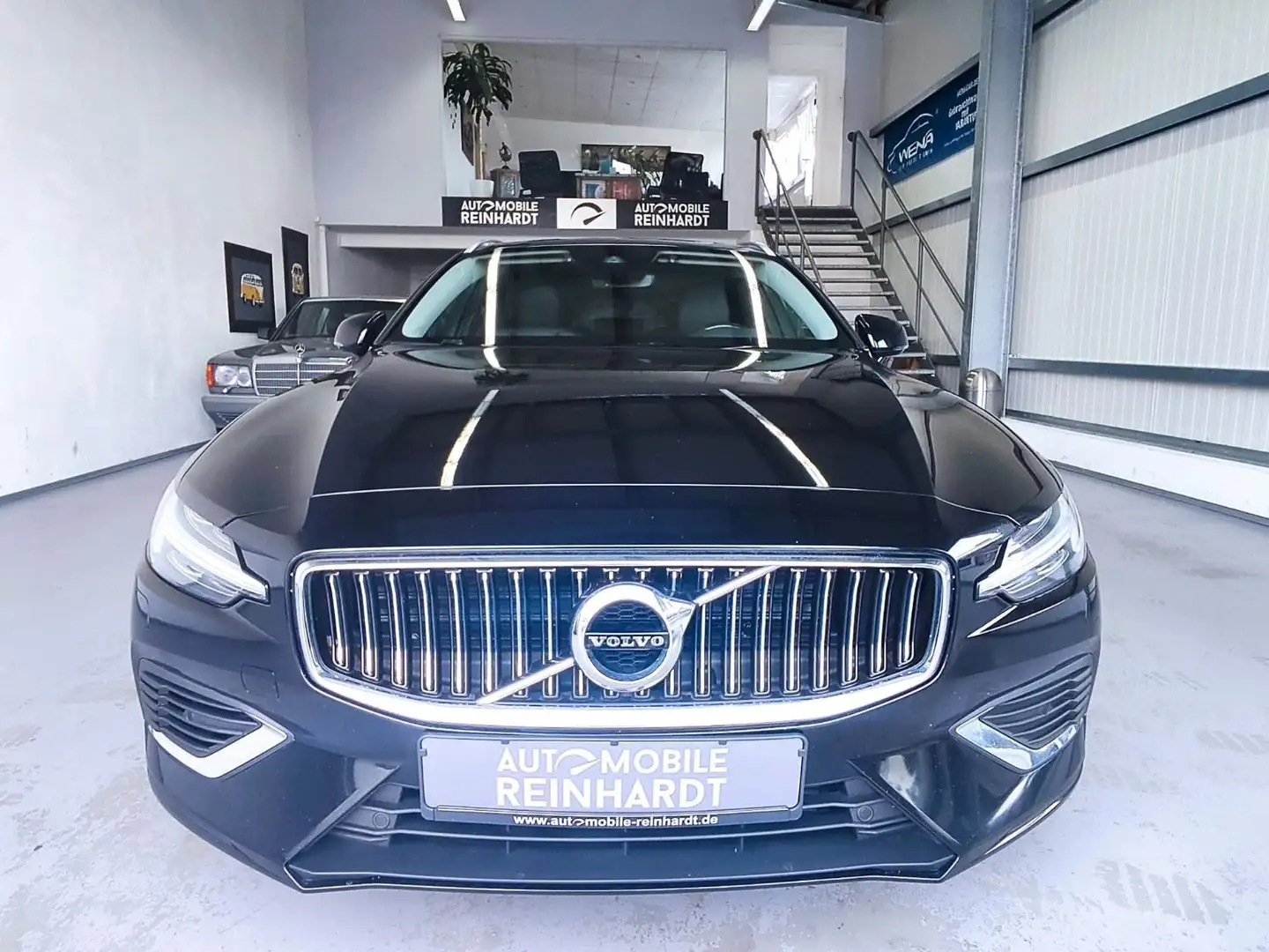 Volvo V60 Kombi T6 AWD ***LED+ACC+STDHZG+360°*** Schwarz - 2