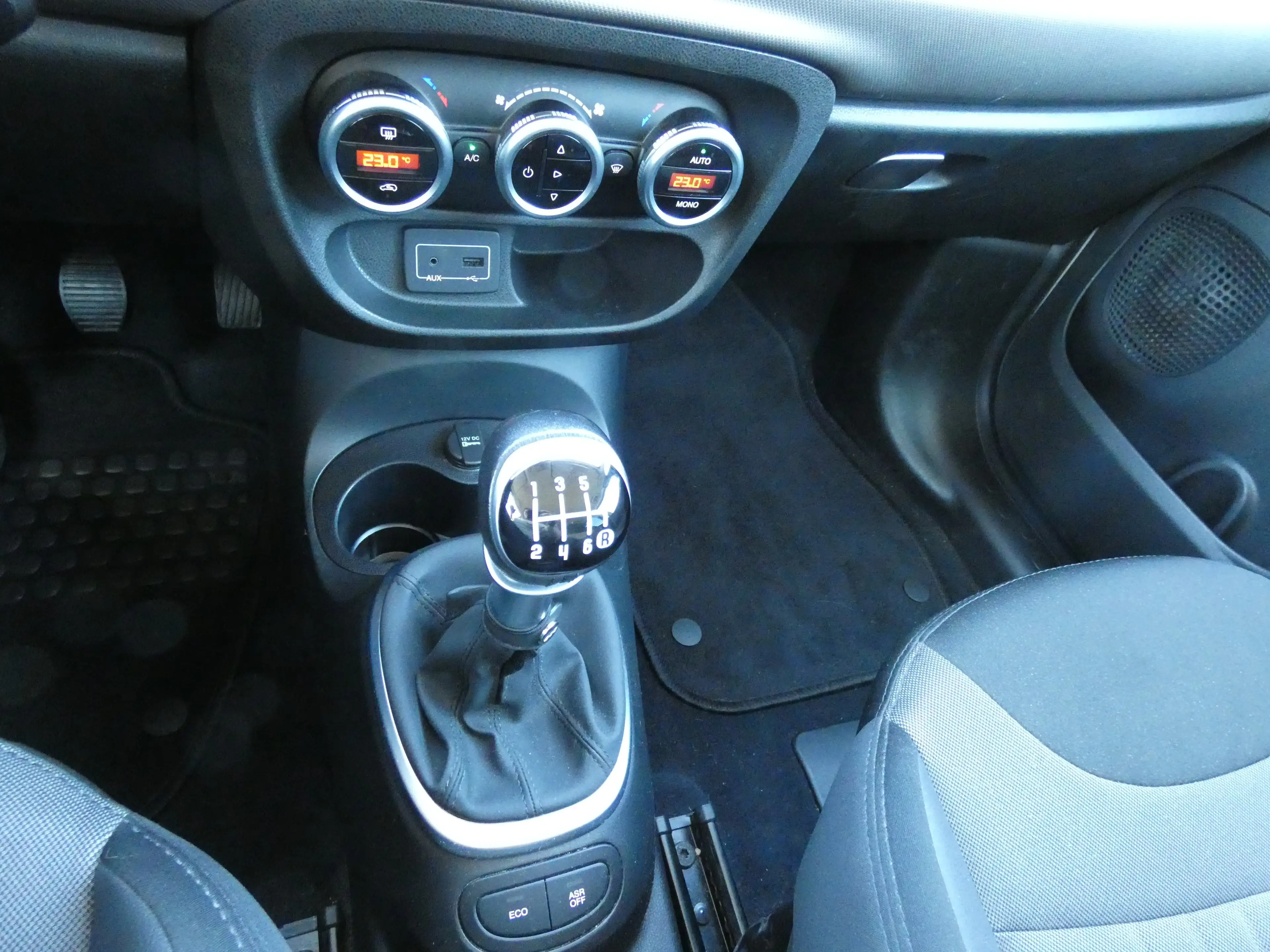 Fiat 500L Living 0.9 TwinAir 7-Sitzer, 16" Alu, WR, PDC, Top — photo 13