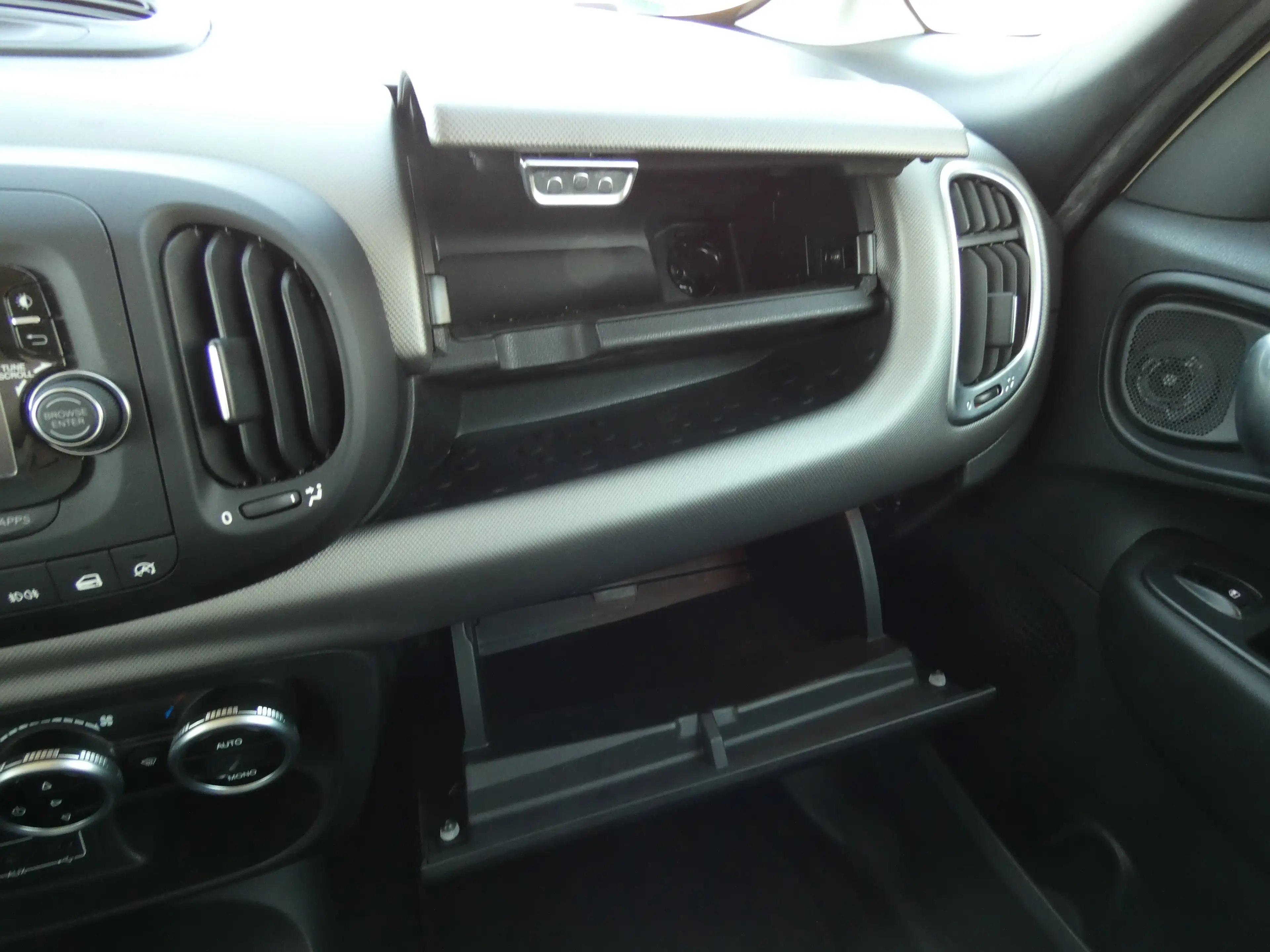 Fiat 500L Living 0.9 TwinAir 7-Sitzer, 16" Alu, WR, PDC, Top — photo 15
