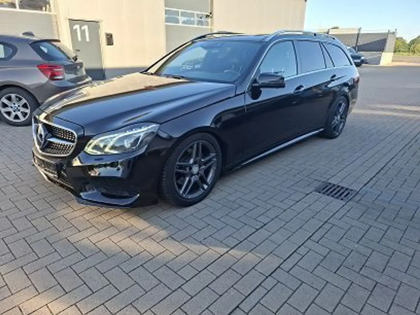 Mercedes-Benz E 300 T-Model Bl.Tec. Vollausstattung Schwarz - 1