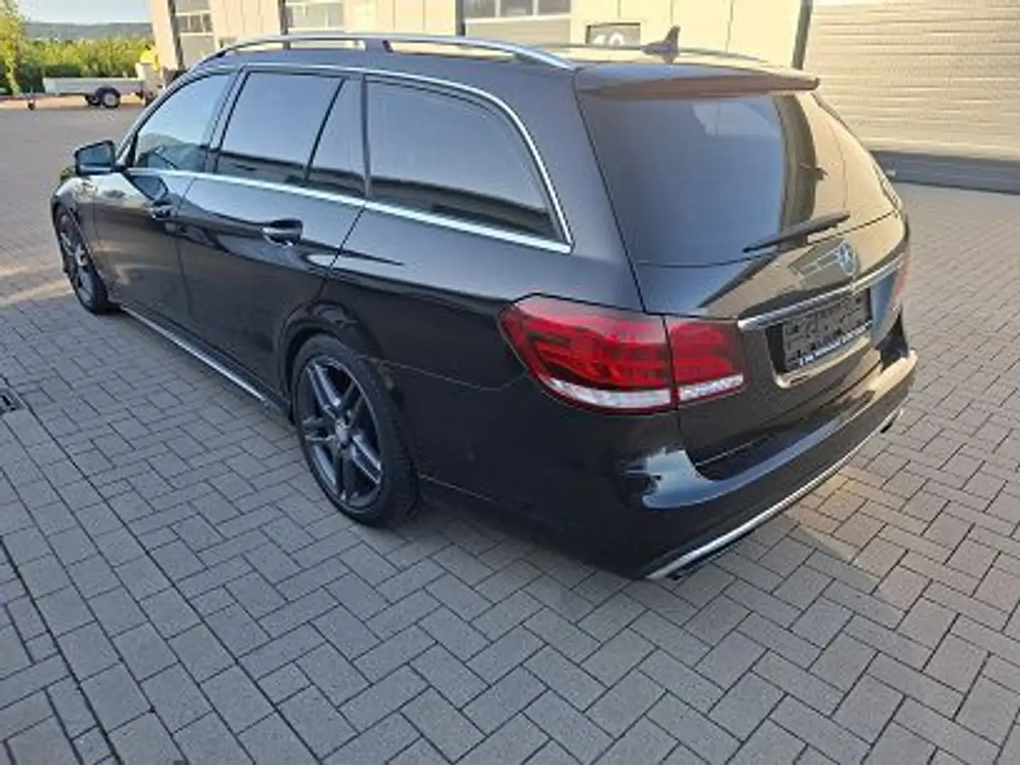 Mercedes-Benz E 300 T-Model Bl.Tec. Vollausstattung Schwarz - 2