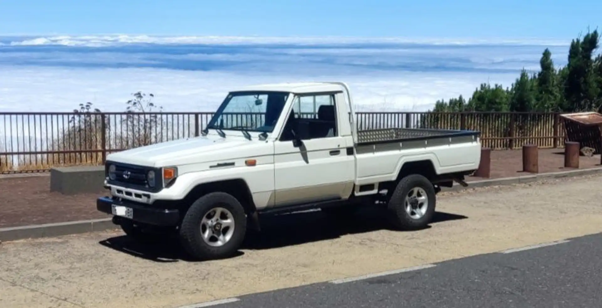 Toyota Land Cruiser HZJ75 - 1