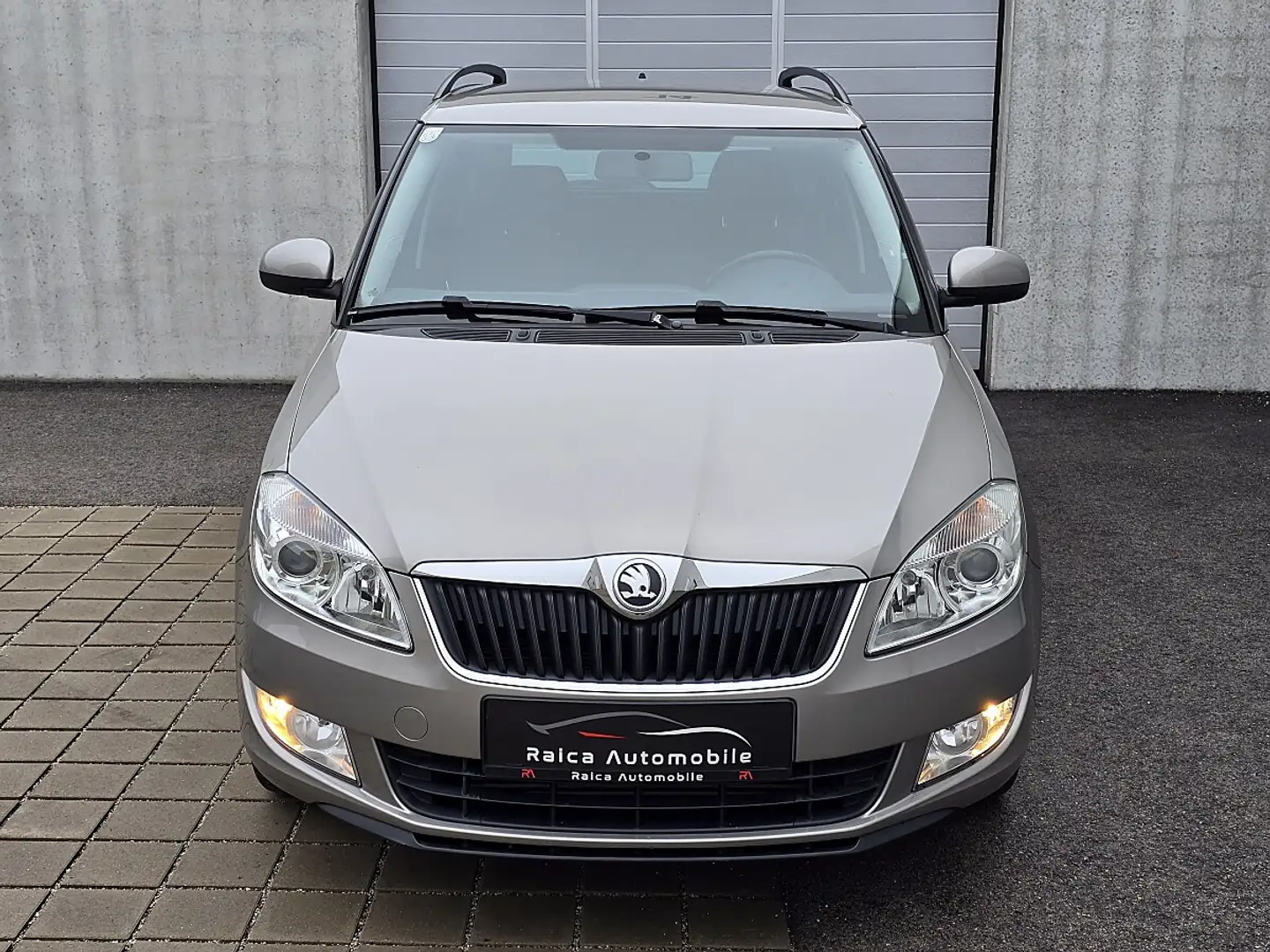 Skoda Fabia 1,6 TDI *1.Besitz *Sitzheizung *Bluetooth *Temp... Grau - 2