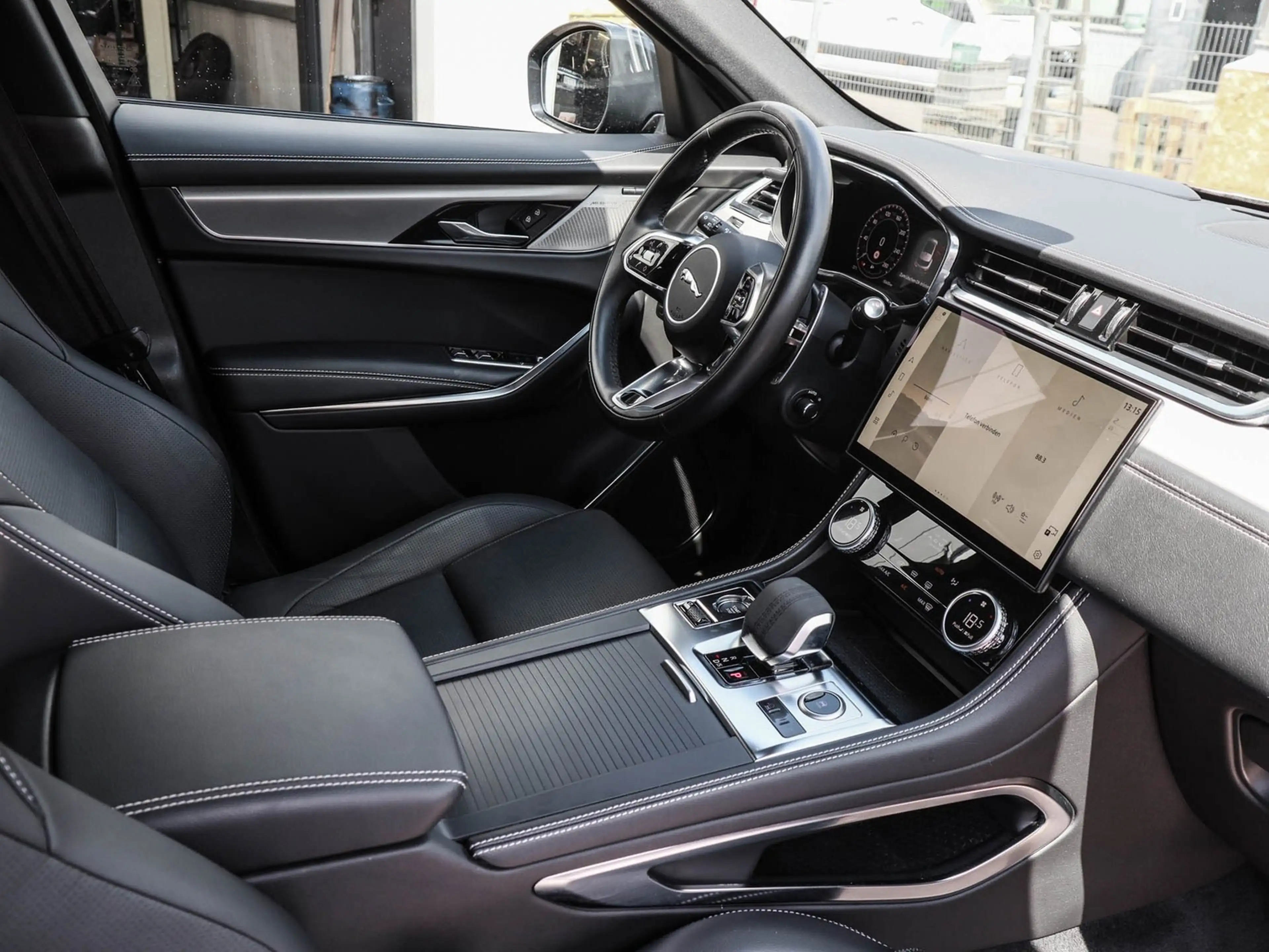 Jaguar F-Pace D300 R-Dynamic SE AWD Schiebedach, Adaptiver Te... — photo 3